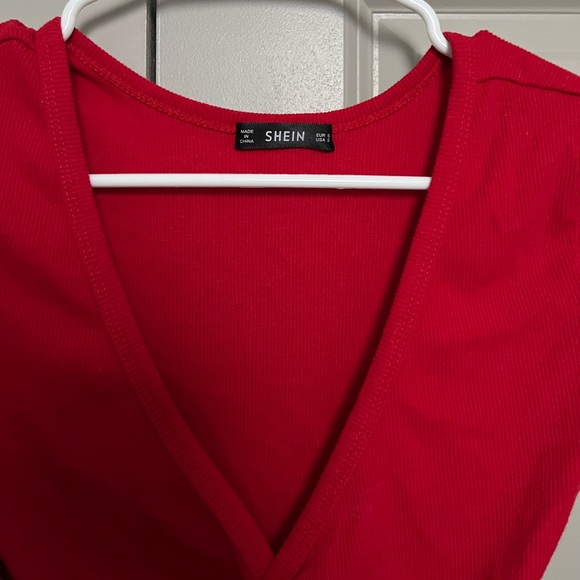 Shein red cropped shirt - Picture 3 of 4